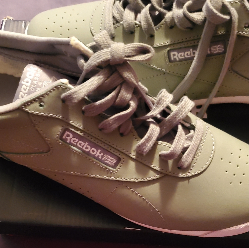 Reebok Womens Army Green Sneakers - Picture 3 of 11